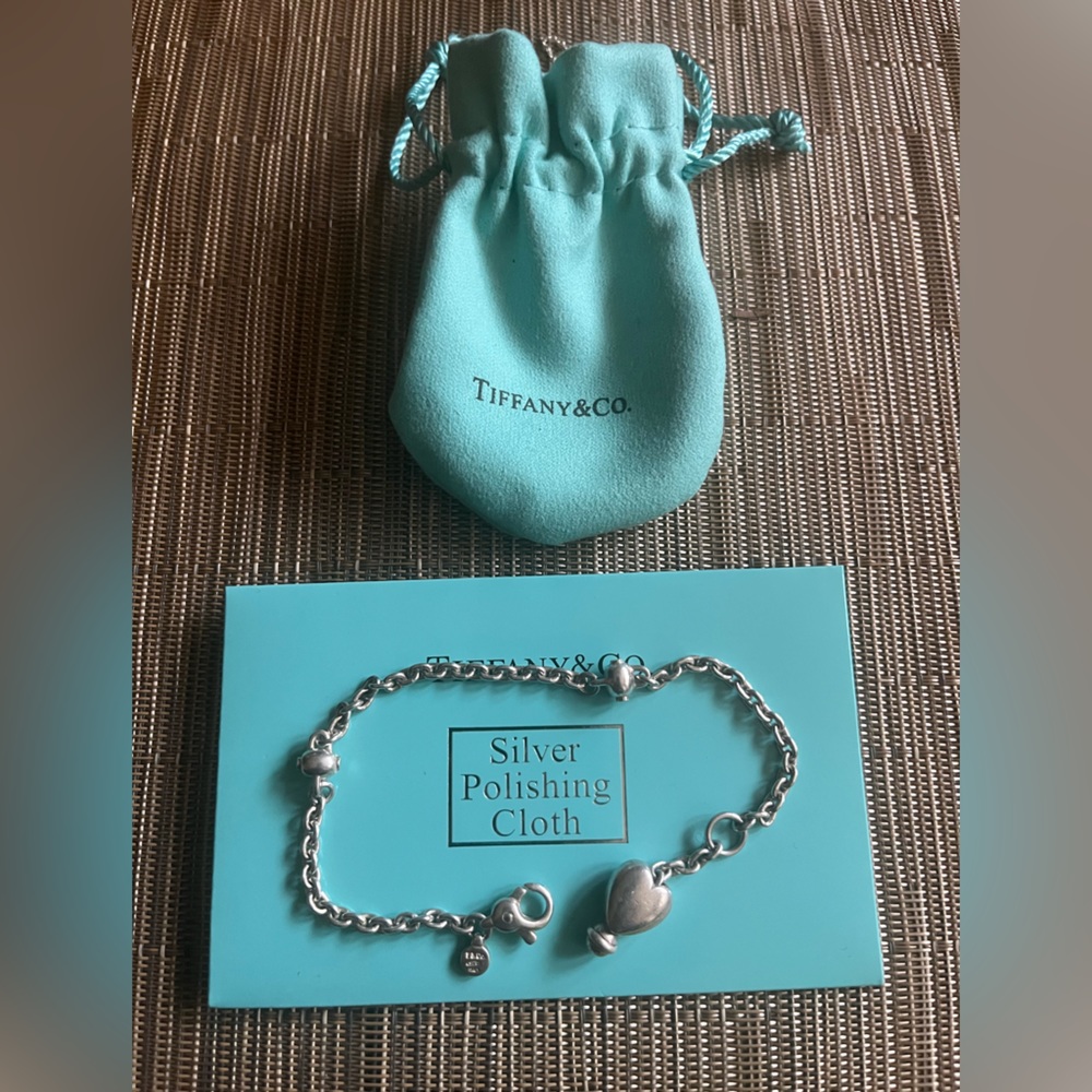 Vintage & Rare Tiffany & Co. heart dangle bracelet